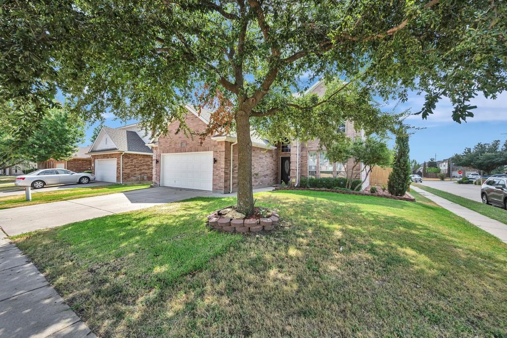6369 Redeagle Creek Drive, Fort Worth