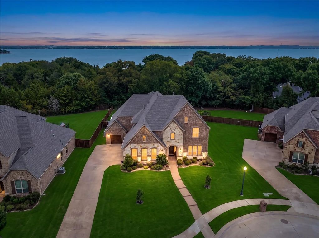 9002 Forest Park Court, Rowlett