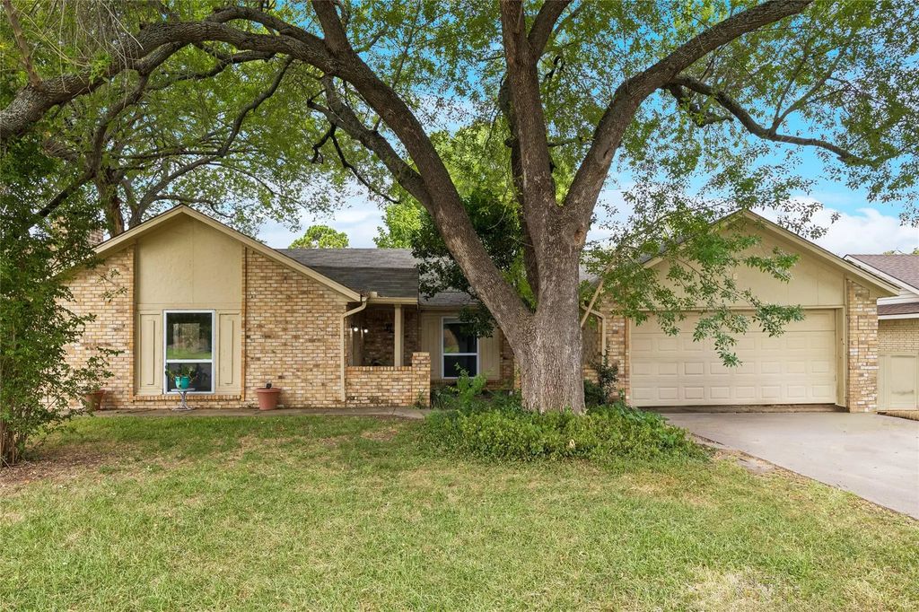 1016 Hazelwood Drive, Mansfield