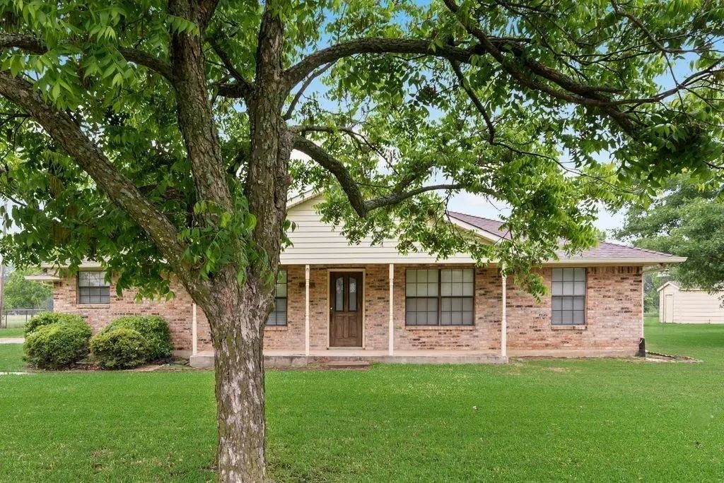 1635 Easy Street, Seagoville