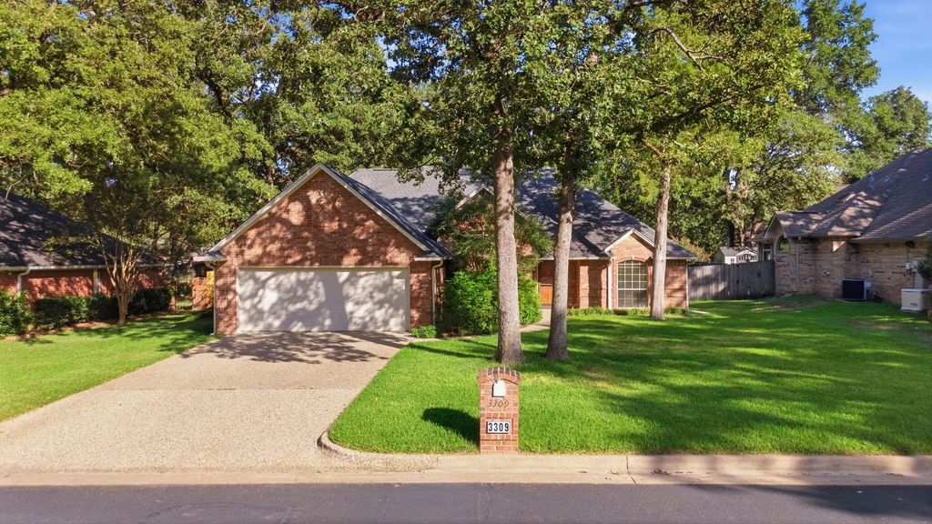 3309 Storey Lake Drive, Tyler