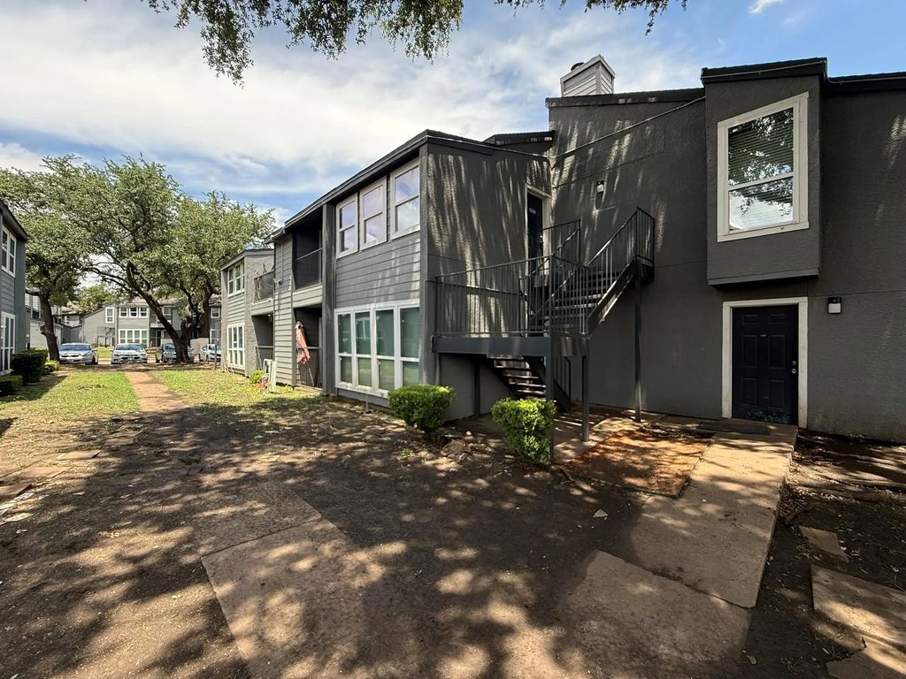 9696 Walnut Street 1917, Dallas