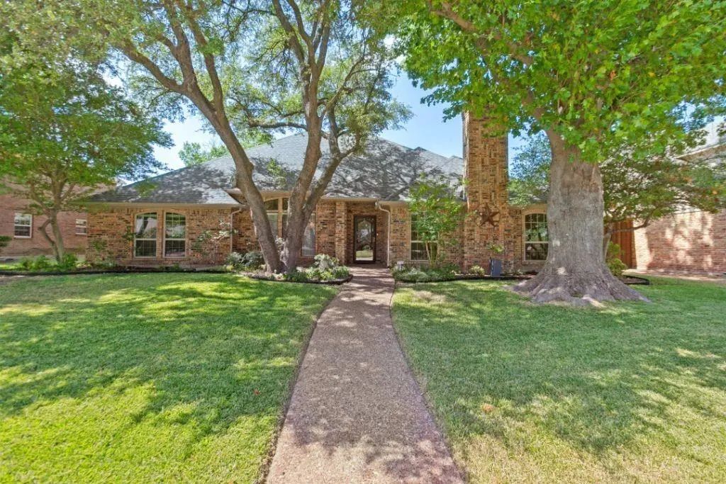 17715 Voss Road, Dallas