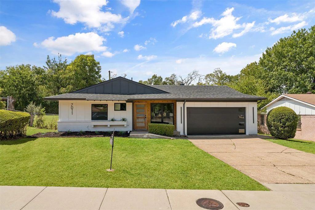 7011 Sweet Sue Lane, Dallas