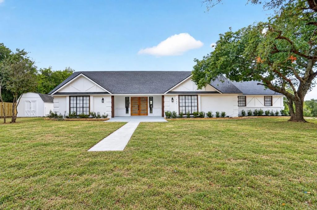111 Woodcrest Street, Weatherford