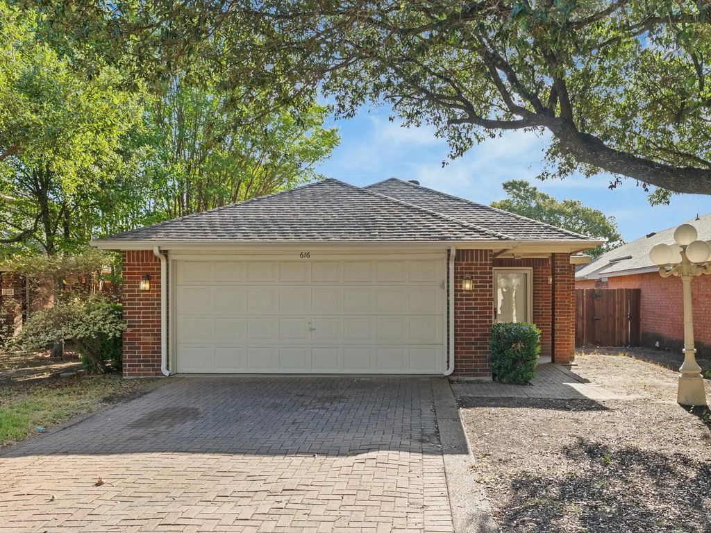 616 Renaissance Place, Cedar Hill