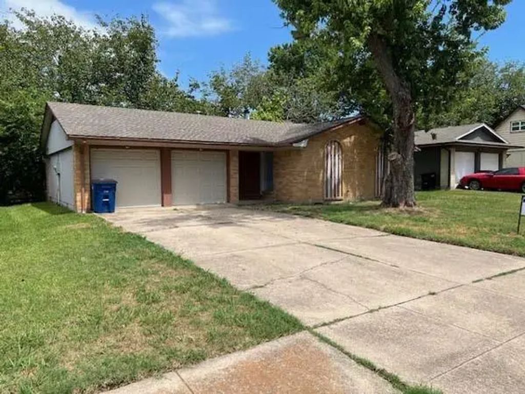 806 Phillips Drive, Ennis