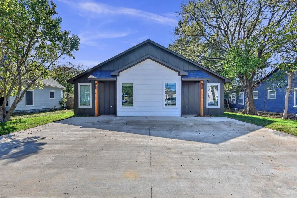 720 W Texas Street, Denison