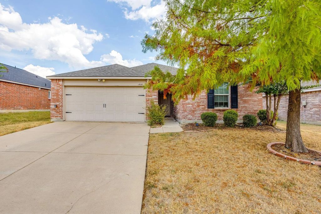 1204 Foxglove Lane, Burleson