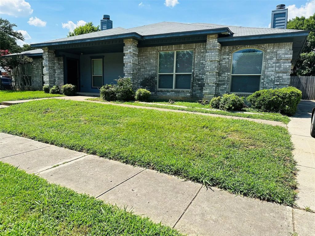 2305 Dalewood Lane, Bedford
