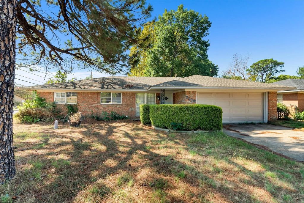 2500 W Elm Street, Denison