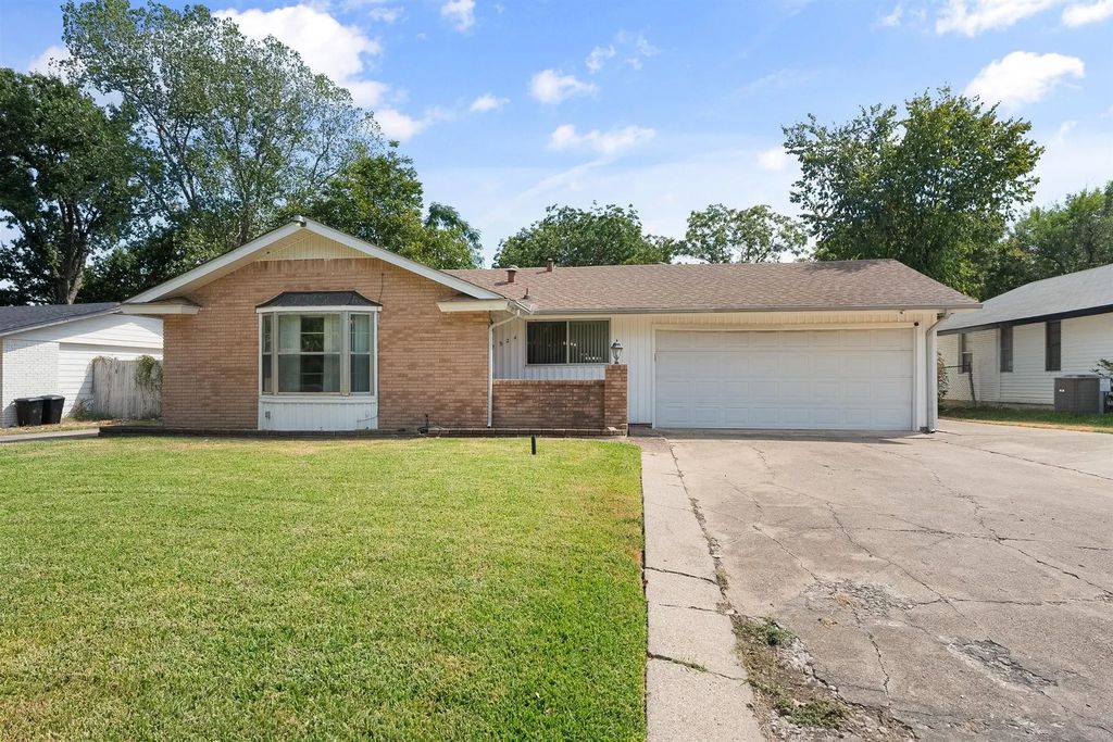 1924 Canterbury Street, Irving