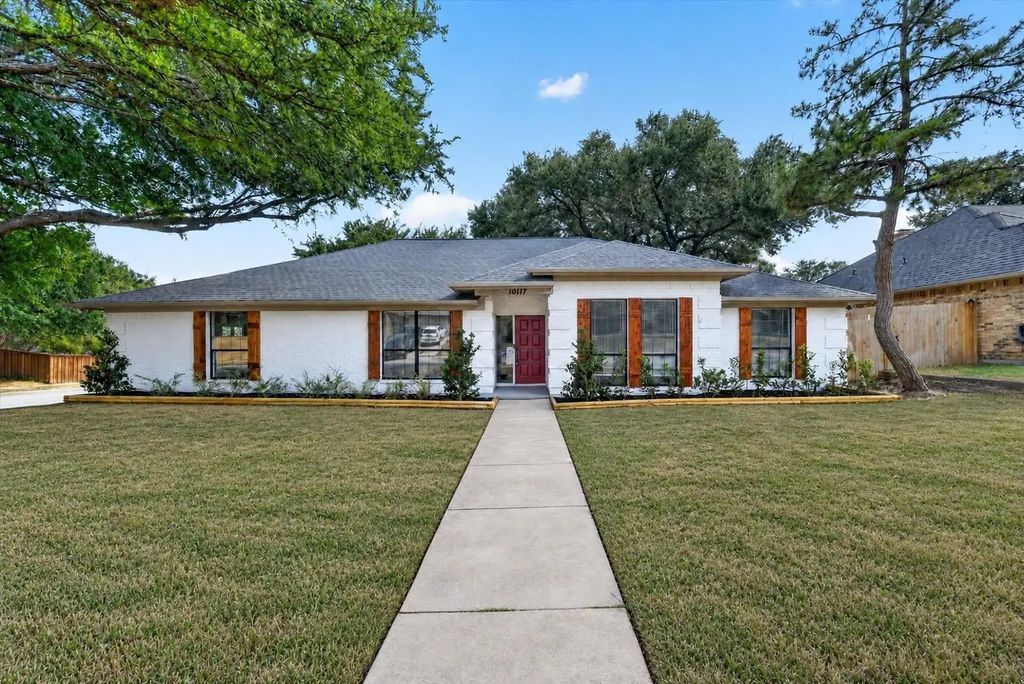 10117 Stoneleigh Drive, Benbrook