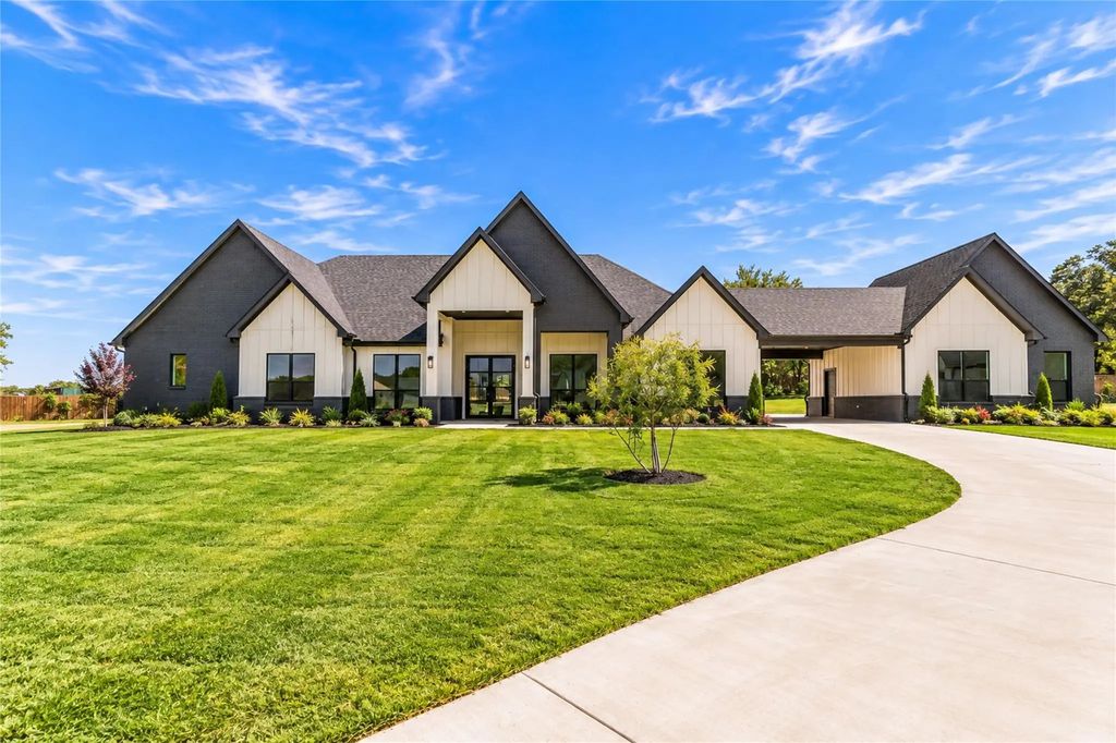 5833 Grey Wolf Court, Fort Worth