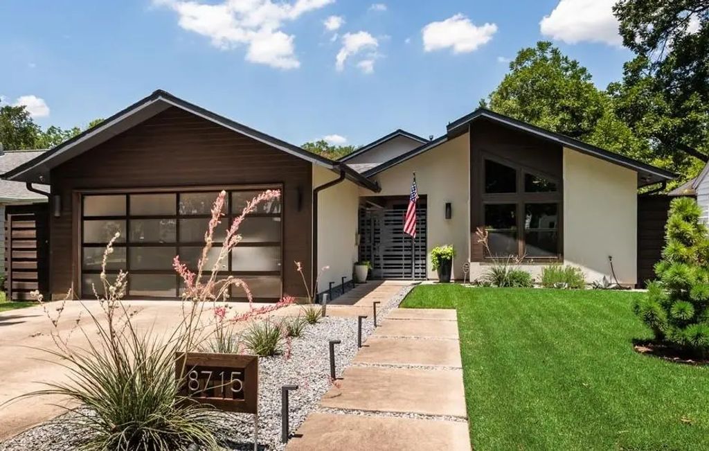 8715 Forest Hills Boulevard, Dallas