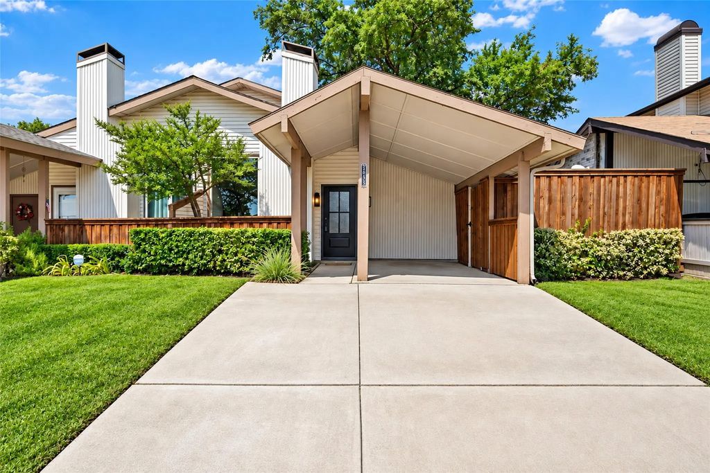 2653 Via Catalina, Carrollton