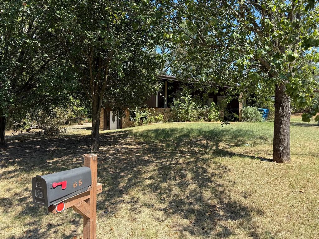 65 County Road 4164, Pittsburg