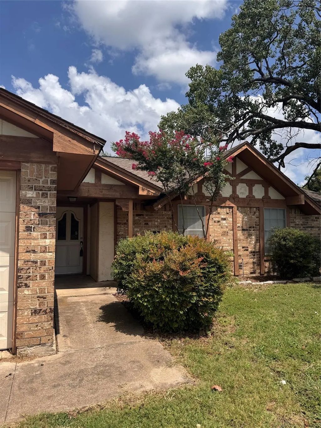 1928 Hurstview Drive, Hurst