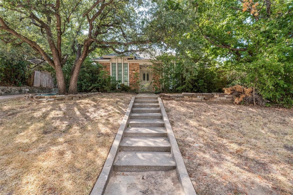 1901 Wedgewood Drive, Grand Prairie