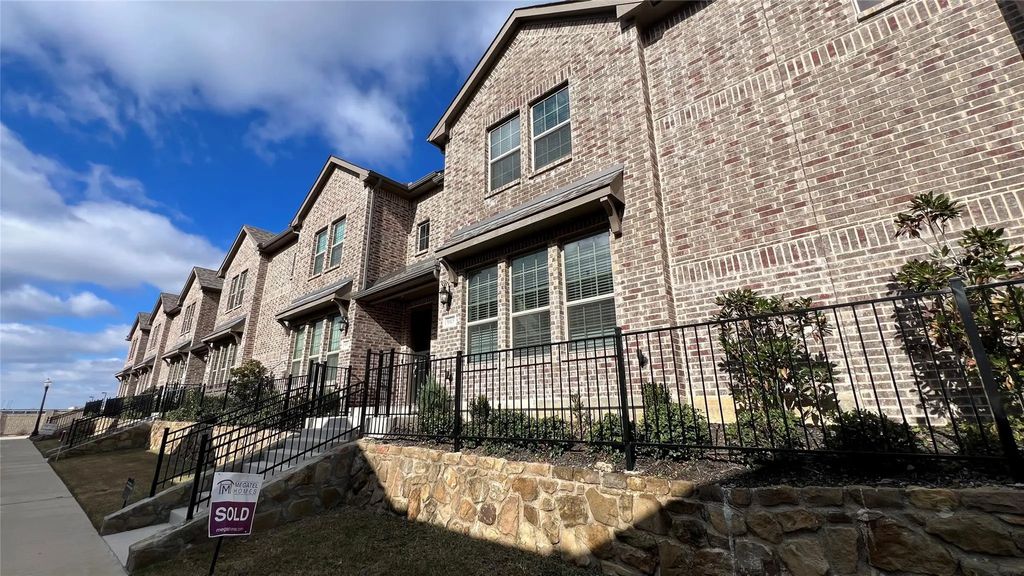 905 Suma Drive, Euless