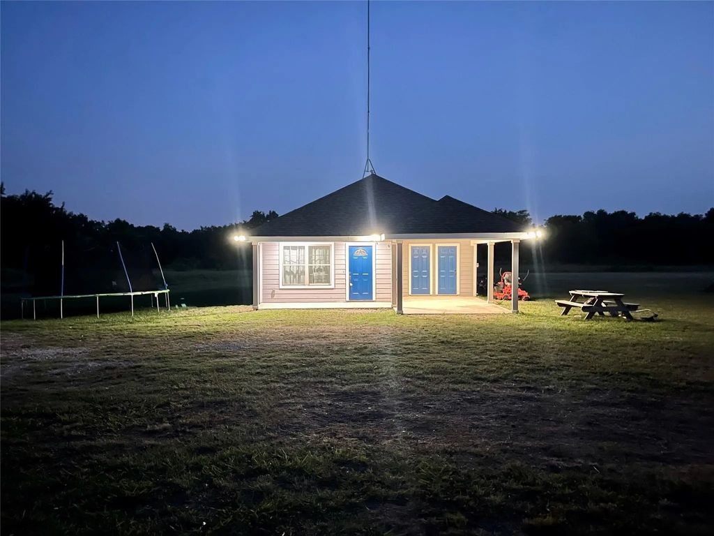 1581 County Road 1079, Greenville