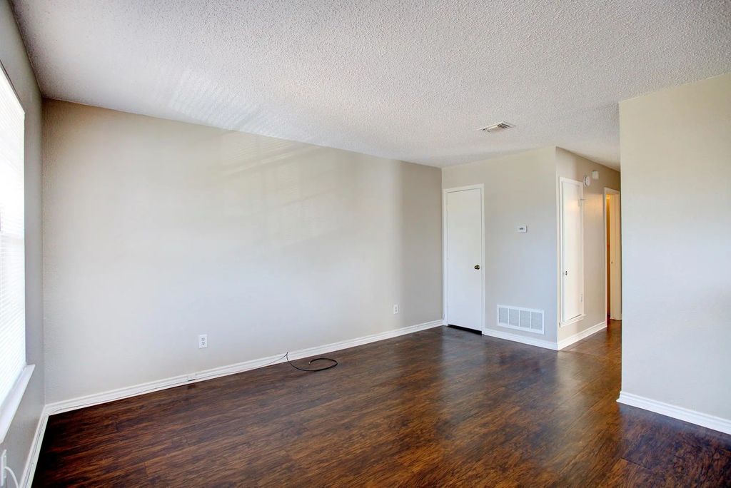 313 Queens Court S D, Mansfield