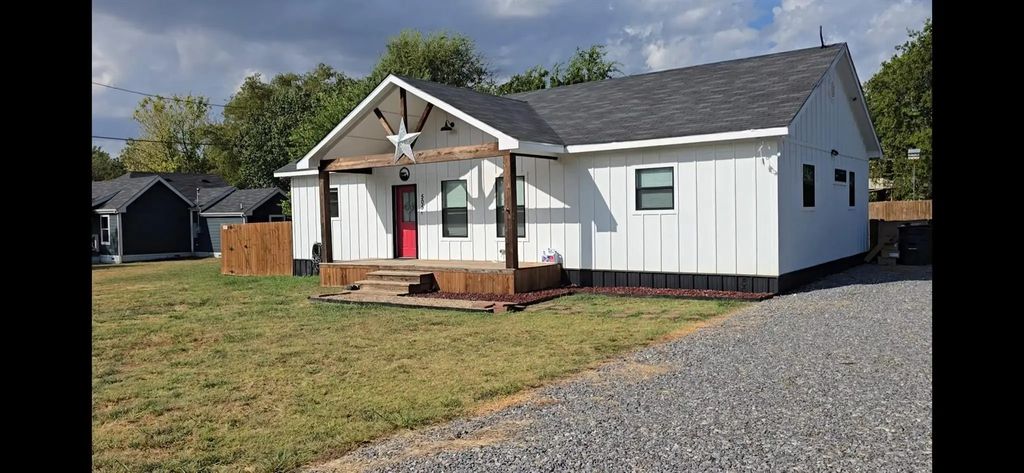 505 N White Oak, Dodd City