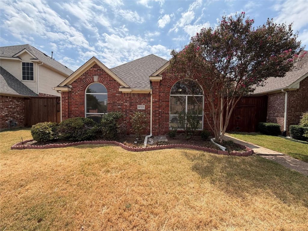8703 Stonecrest Drive, Irving