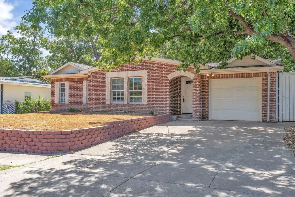 1314 E Lovers Lane, Arlington