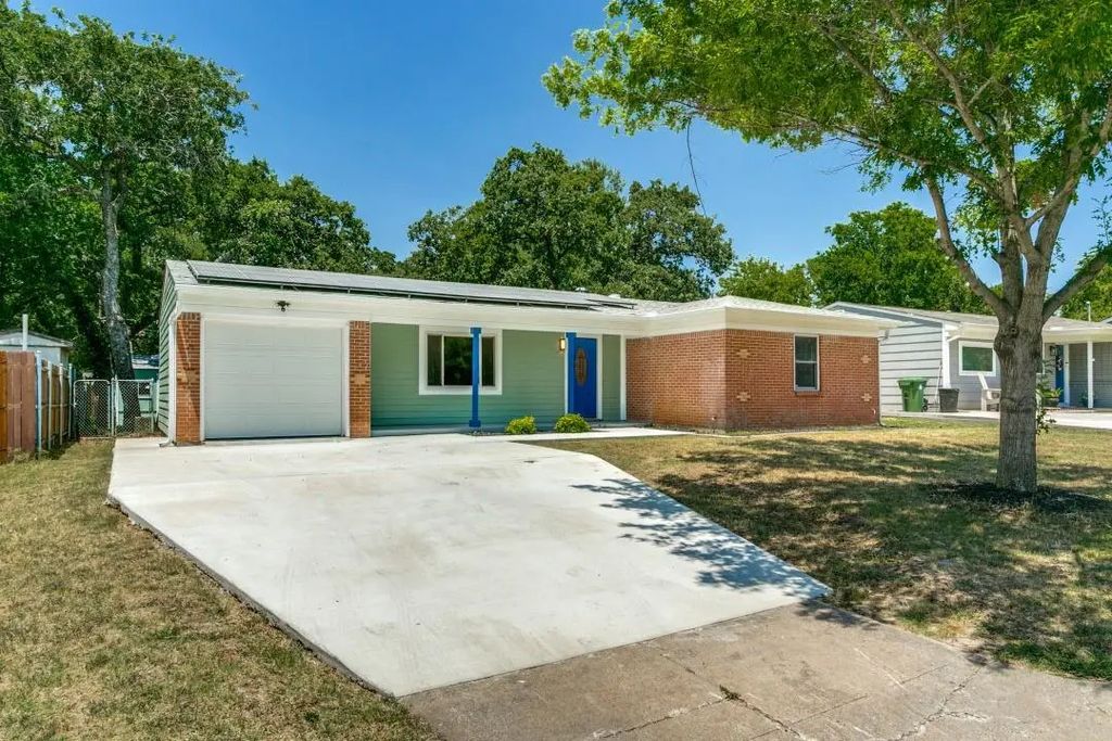 748 Oak Drive, Hurst