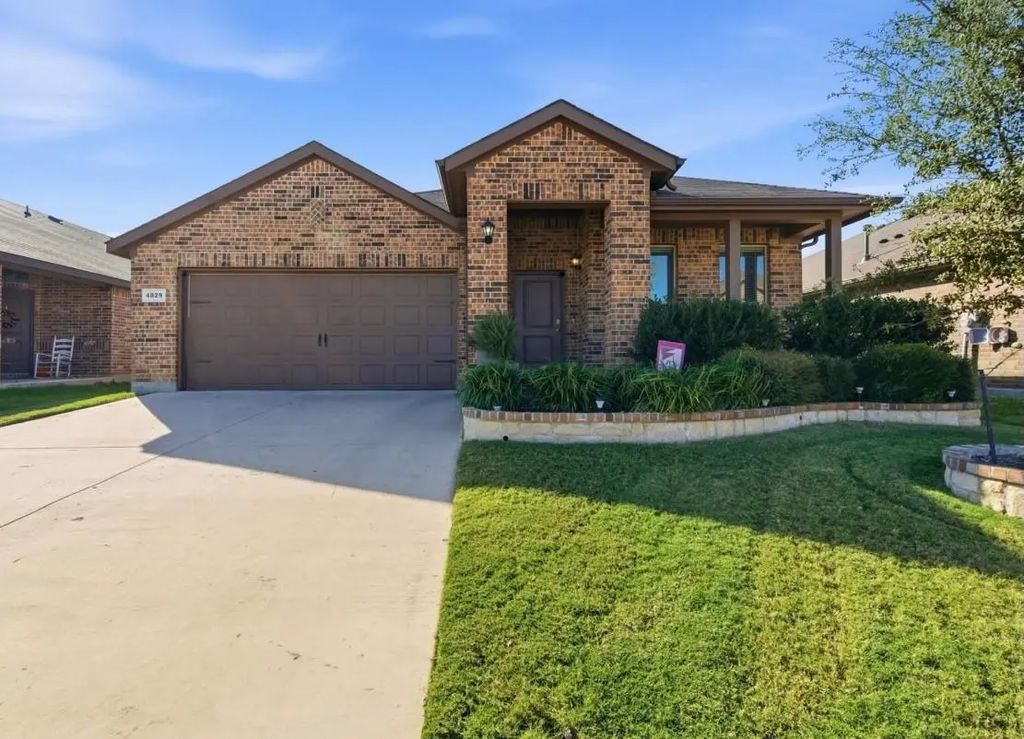 4829 Feltleaf Avenue, Fort Worth