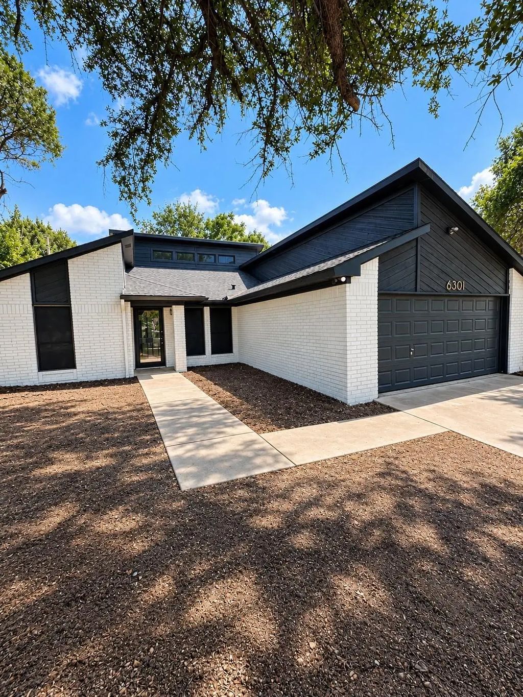 6301 Minuteman Lane, Arlington