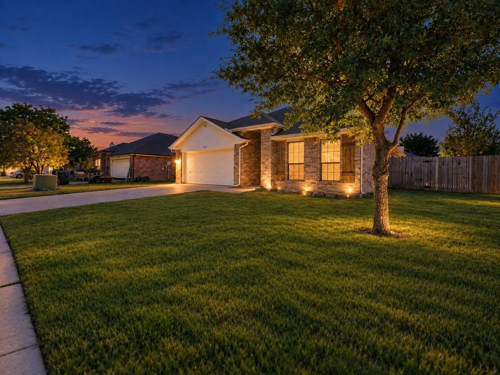 217 Windsor, Forney