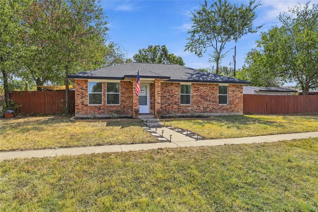 900 N Grand Avenue, Waxahachie