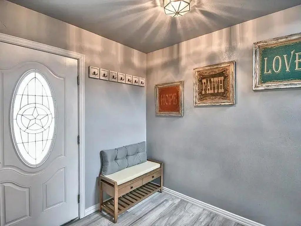 824 S Blue Quail Court, Granbury