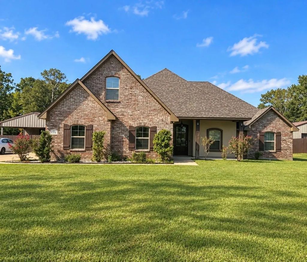 1204 Dry Creek, Haughton