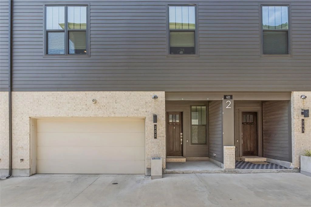 621 N Tyler Street 202, Dallas