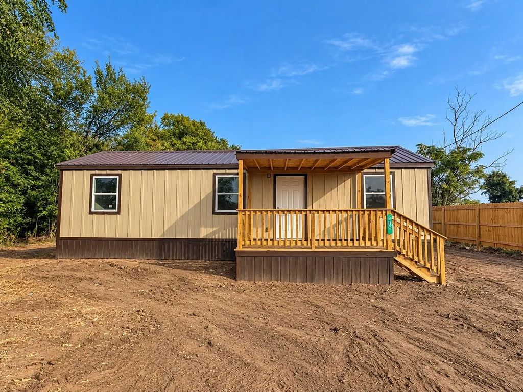 818 S Austin, Bremond