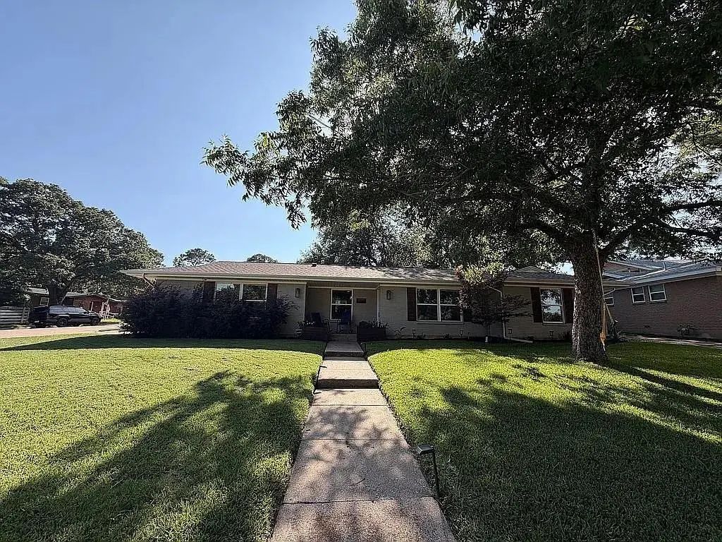 721 Hurstview Drive, Hurst