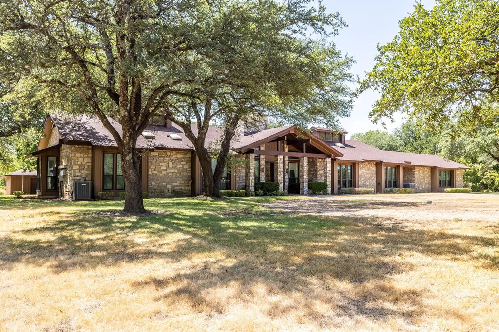 2300 W Main Street, Lancaster