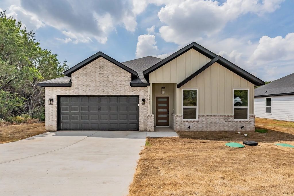 5822 Stonegate Circle, Granbury