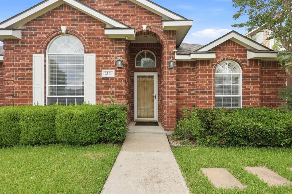 2501 Saddle Horn Drive, Mesquite