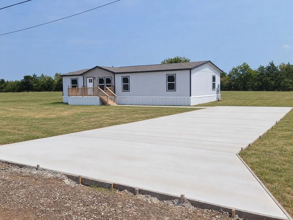 355 Largo Street, Bonham