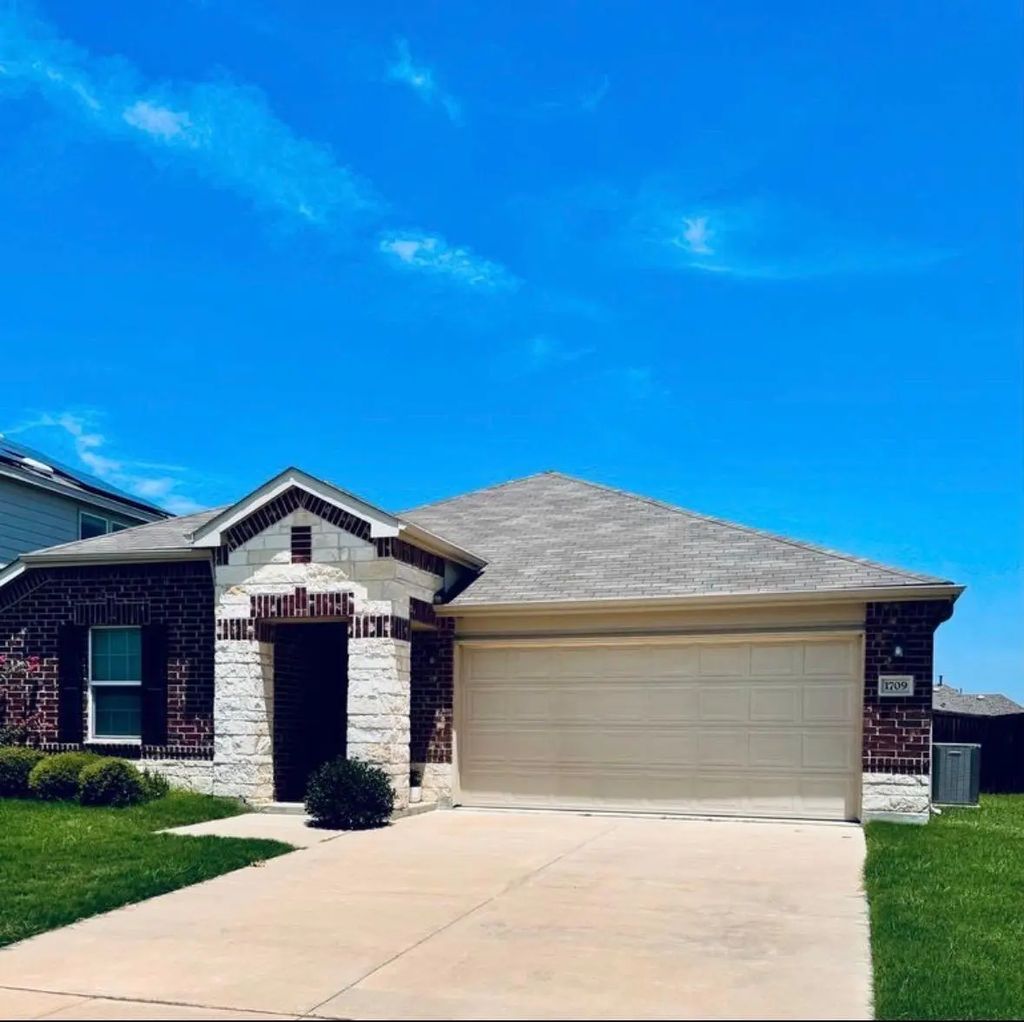 1709 Trace Drive, Aubrey