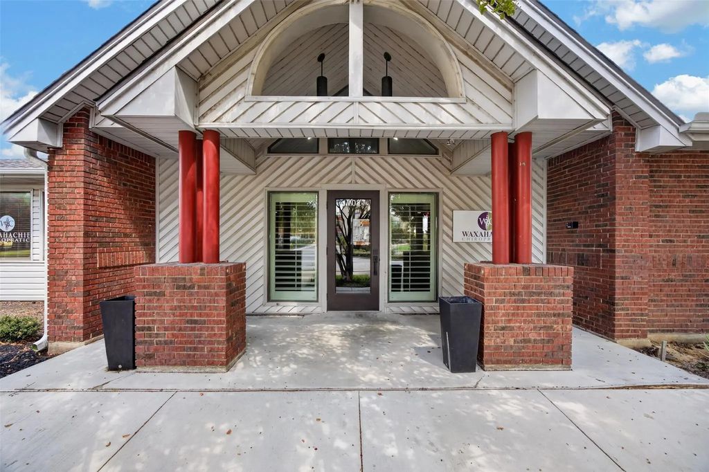 102 Ymca Drive, Waxahachie