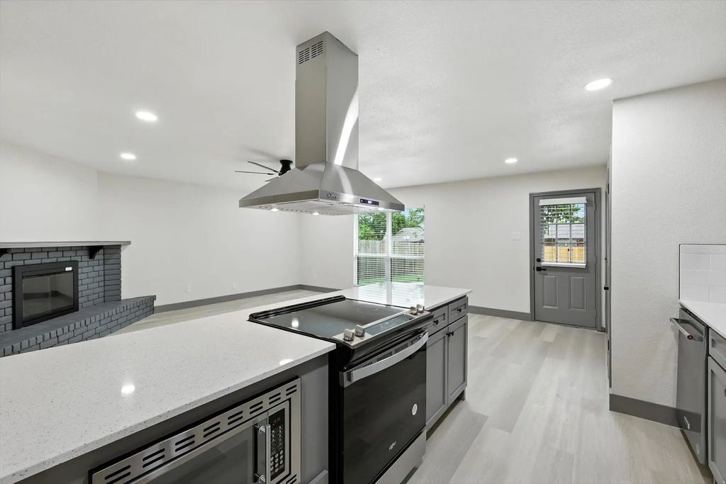 5221 Knox Drive, The Colony