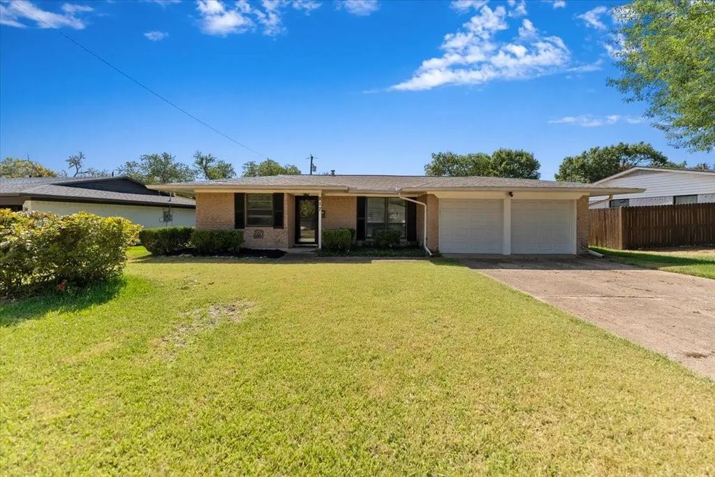 817 Warren Way, Richardson