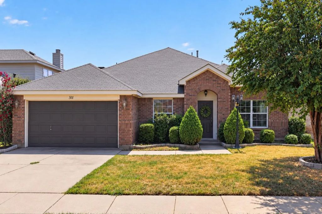 501 Roundrock Lane, Fort Worth