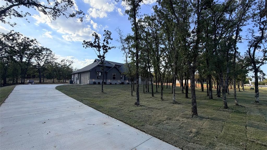 729 County Road 3355, Paradise