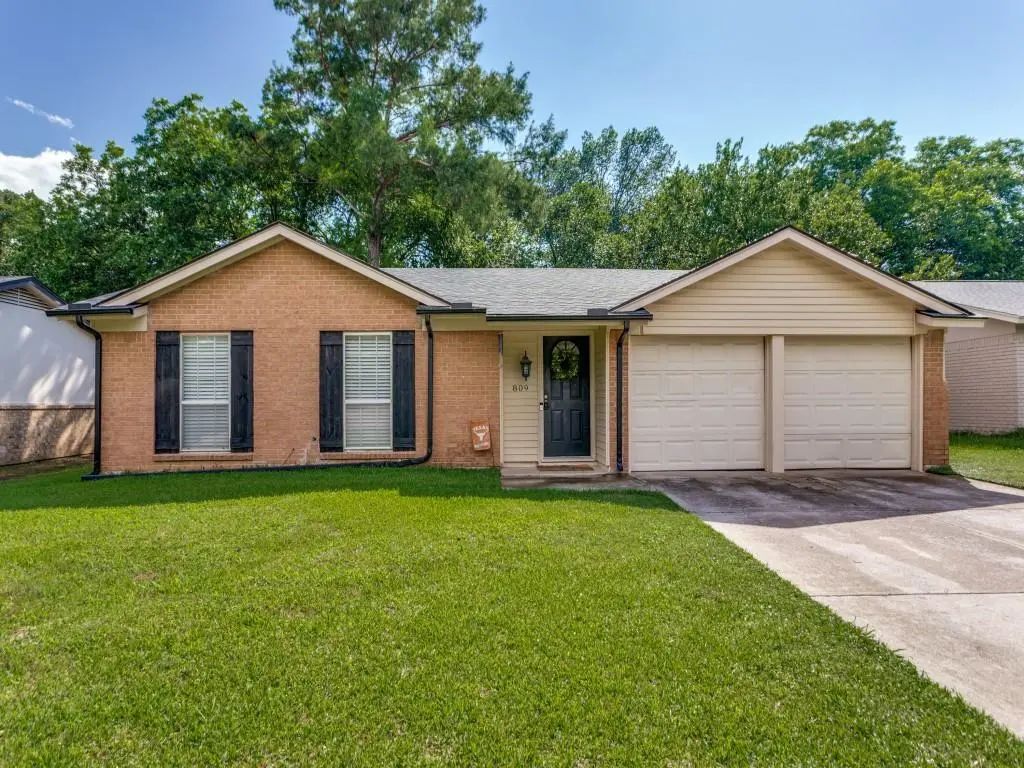 809 Meadowlark Drive, Mansfield